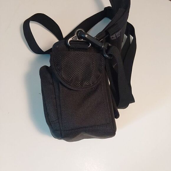 Lowepro Edit 100 Camera Bag Black w/Shoulder Strap - Picture 4 of 9